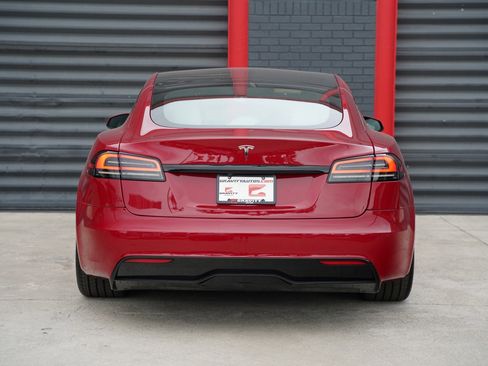 Used 2023 Tesla Model S Standard Range image 2