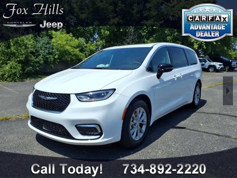 Certified 2026 Chrysler Pacifica Limited FWD image 3