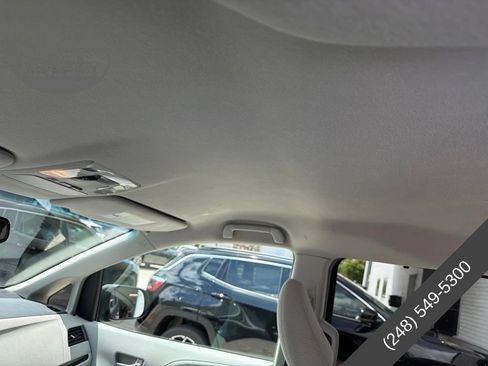Used 2012 Toyota Sienna LE w/ Towing Pkg FWD image 5