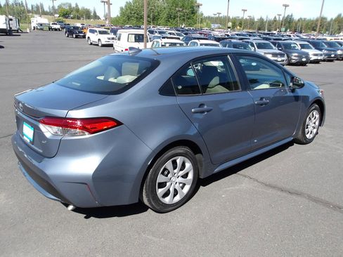 Used 2022 Toyota Corolla LE FWD image 5