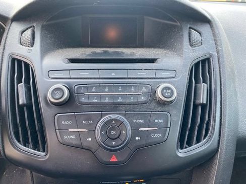 Used 2015 Ford Focus SE w/ SE Cold Weather Package FWD image 21