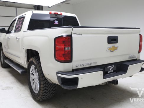 Used 2015 Chevrolet Silverado 1500 High Country w/ High Country Premium Package AWD/4WD image 2