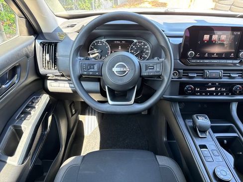 Used 2024 Nissan Pathfinder S AWD/4WD image 18