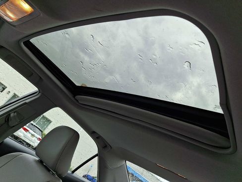 Used 2012 Toyota Camry XLE w/ Leather Pkg FWD image 14