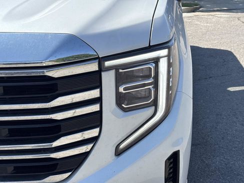 Used 2022 GMC Sierra 1500 SLT w/ SLT Premium Plus Package AWD/4WD image 11