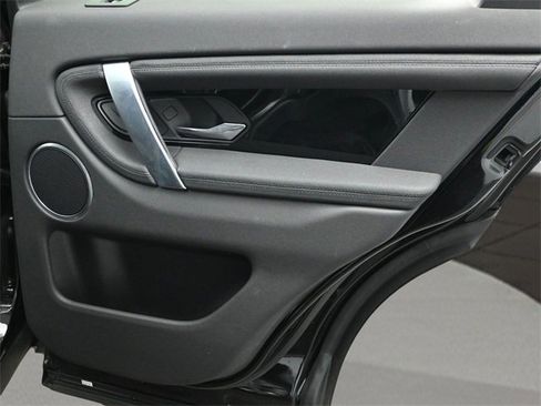 Used 2021 Land Rover Discovery Sport SE image 16