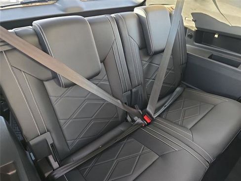 Used 2025 Volkswagen Atlas SE FWD image 20