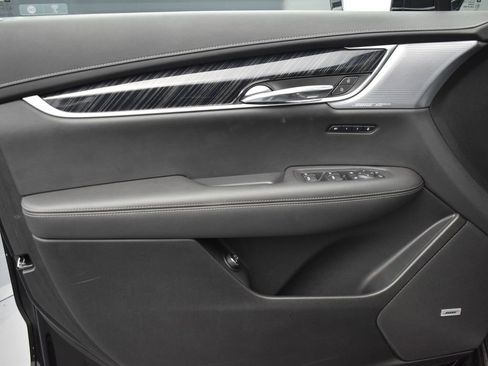 Used 2024 Cadillac XT6 Premium Luxury image 9