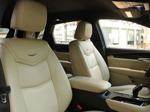 Used 2018 Cadillac XT5 AWD image 33