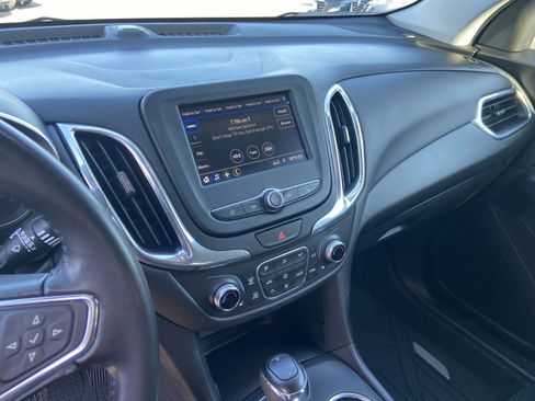 Used 2020 Chevrolet Equinox LT w/ Driver Convenience Package image 12