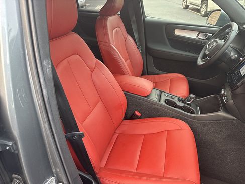 Used 2019 Volvo XC40 T5 Momentum AWD/4WD image 38