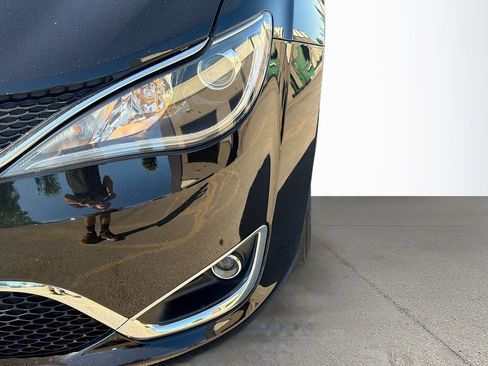 Used 2018 Chrysler Pacifica Touring-L Plus FWD image 10