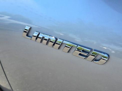 Used 2012 Toyota Highlander Limited w/ Tow Pkg AWD/4WD image 9