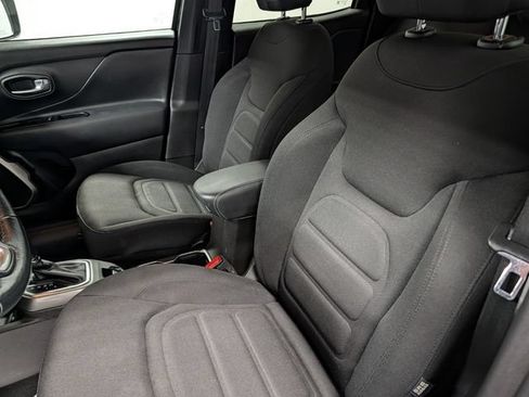 Used 2022 Jeep Renegade Latitude w/ Convenience Group AWD/4WD image 9