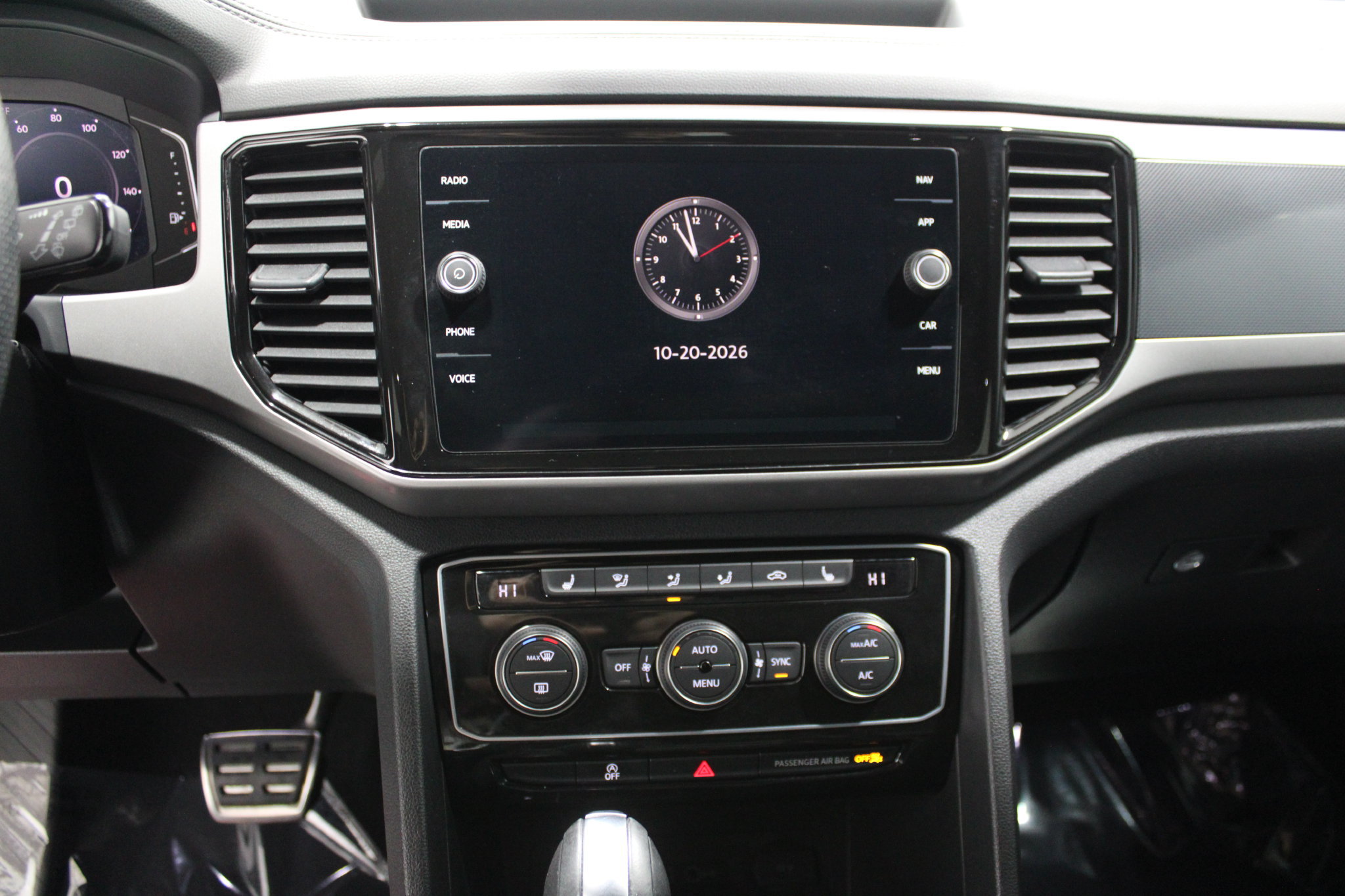Used 2020 Volkswagen Atlas Cross Sport SEL R-Line AWD/4WD image 32