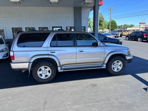 Used 2002 Toyota 4Runner SR5 AWD/4WD image 7
