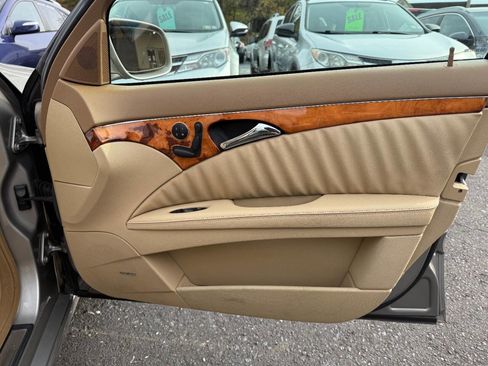 Used 2008 Mercedes-Benz E 320 BlueTEC Sedan image 32