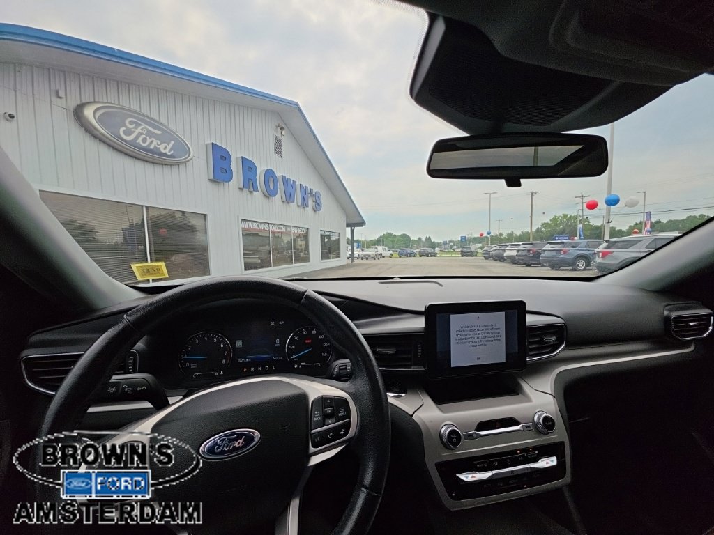 Used 2022 Ford Explorer XLT w/ Equipment Group 202A AWD/4WD image 2
