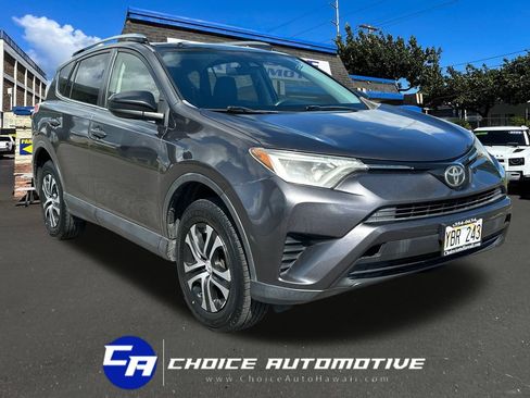 Used 2017 Toyota RAV4 LE FWD image 9