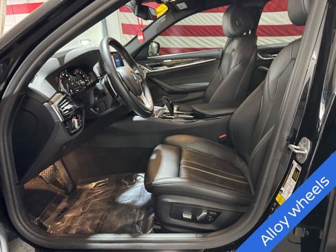Used 2019 BMW 530i xDrive w/ Premium Package image 10