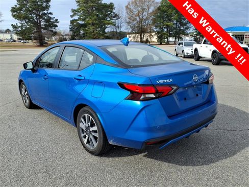 Used 2023 Nissan Versa SV image 3