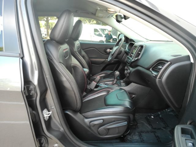Used 2020 Jeep Cherokee Trailhawk AWD/4WD image 19
