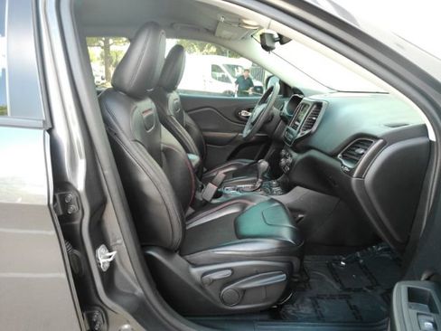 Used 2020 Jeep Cherokee Trailhawk AWD/4WD image 19