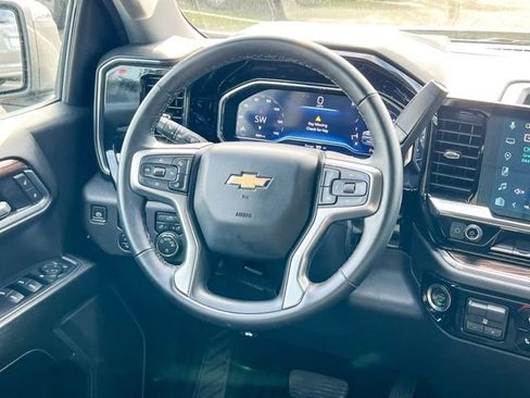 Used 2025 Chevrolet Silverado 1500 LT image 14