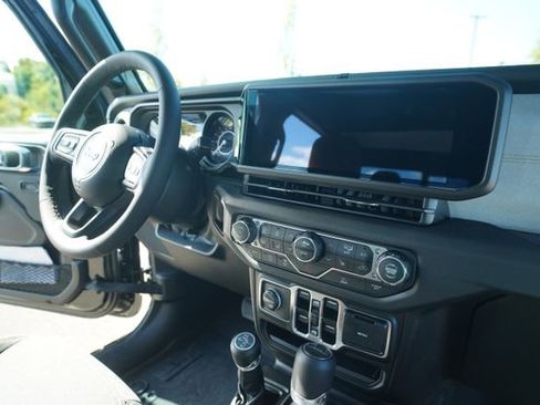 New 2025 Jeep Gladiator Sport image 29