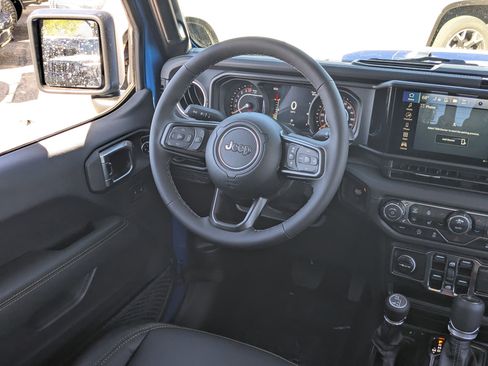 New 2025 Jeep Gladiator Sport image 11