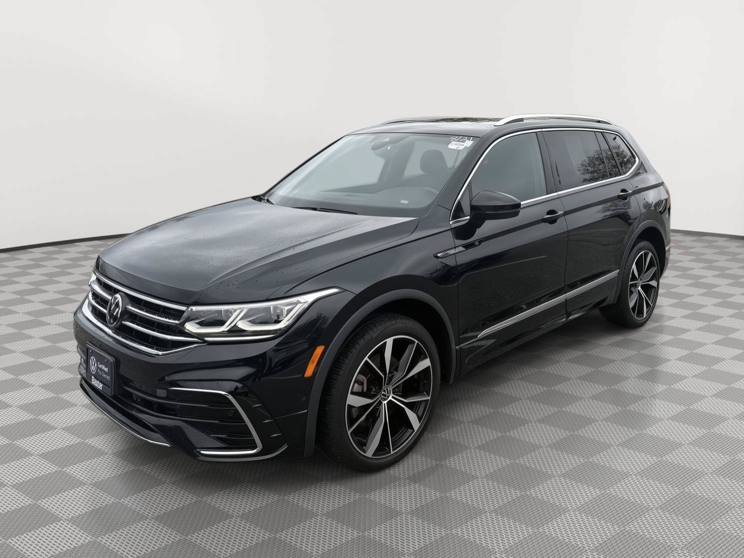 Used 2023 Volkswagen Tiguan SEL R-Line AWD/4WD image 3