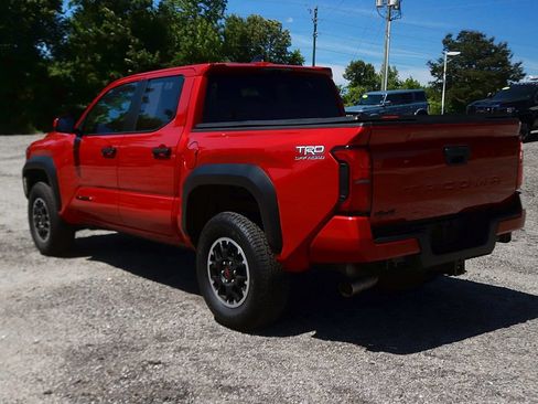 Used 2025 Toyota Tacoma TRD Off-Road AWD/4WD image 5