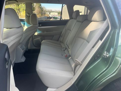 Used 2011 Subaru Outback 2.5i Premium image 11