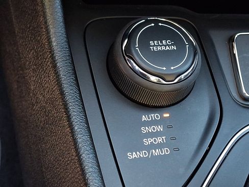 Used 2021 Jeep Cherokee Latitude Lux image 23