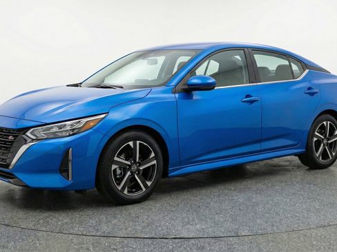 Used 2025 Nissan Sentra SV image 3