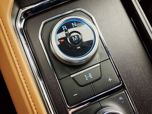 Used 2024 Ford Expedition Platinum image 21