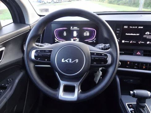 Used 2025 Kia Sportage LX FWD image 11