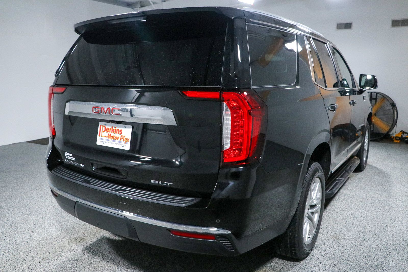 Used 2022 GMC Yukon SLT w/ SLT Premium Package RWD image 7