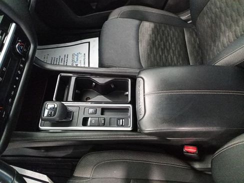 Used 2022 Nissan Pathfinder SV FWD image 11