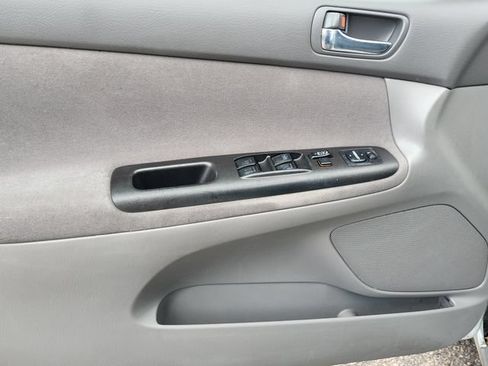 Used 2005 Toyota Camry LE FWD image 12
