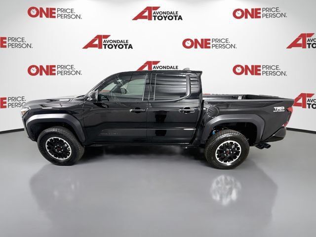 Certified 2025 Toyota Tacoma TRD Off-Road AWD/4WD image 5