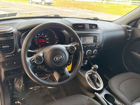 Used 2015 Kia Soul + FWD image 13