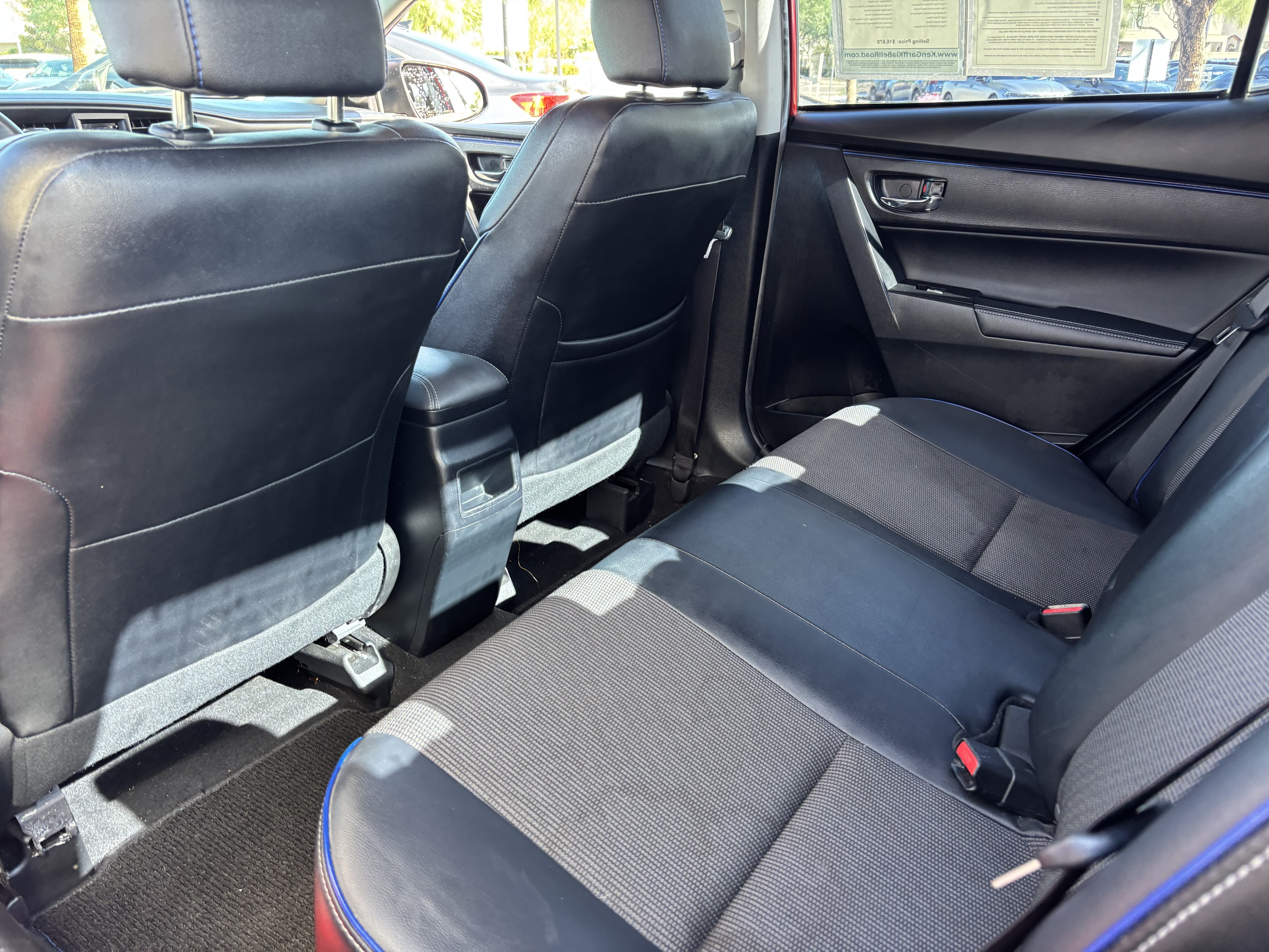 Used 2018 Toyota Corolla SE w/ Carpet Mat Package (TMS) FWD image 14