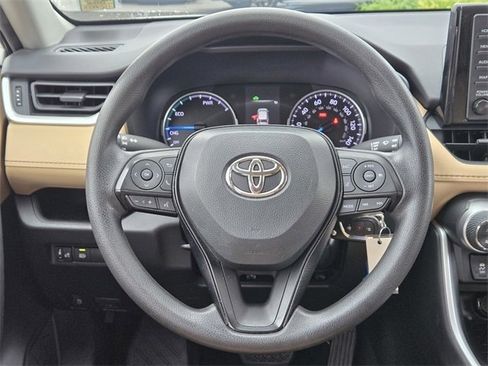 Used 2021 Toyota RAV4 LE image 11