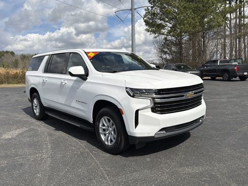 Used 2022 Chevrolet Suburban LT image 3