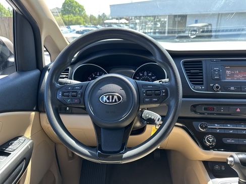 Used 2015 Kia Sedona LX FWD image 16