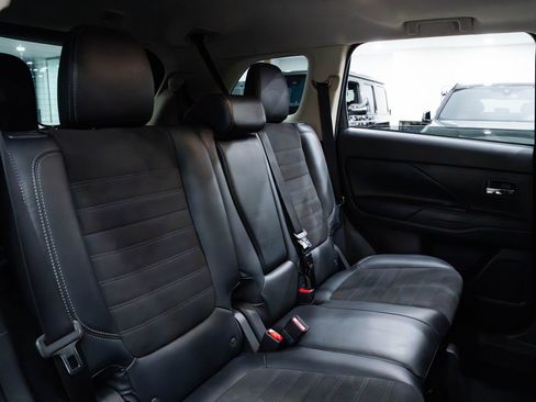 Used 2019 Mitsubishi Outlander SE image 22