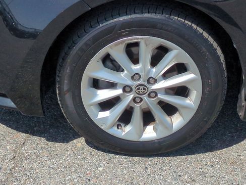 Used 2020 Toyota Corolla XLE image 32