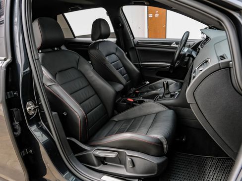 Used 2017 Volkswagen GTI SE image 35