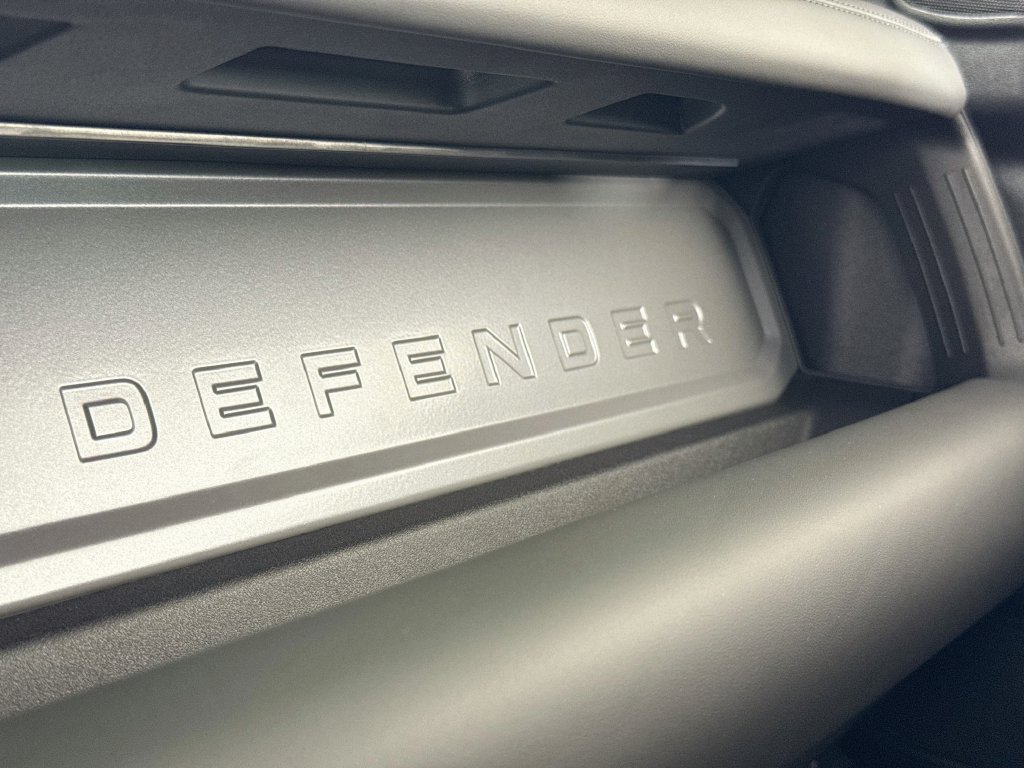Used 2025 Land Rover Defender 130 V8 AWD/4WD image 19